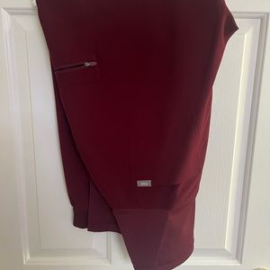 Maternity figs joggers